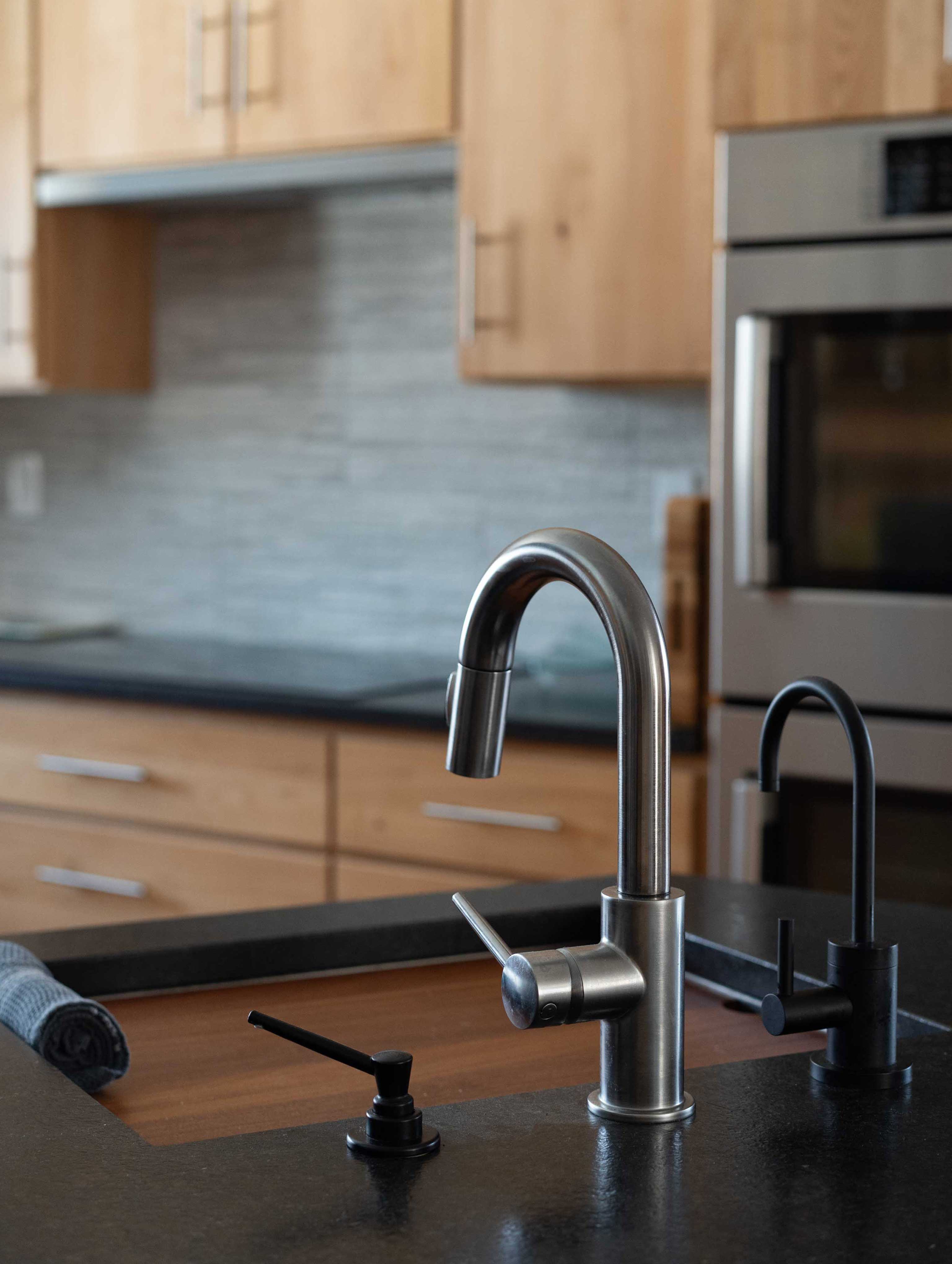 Contemporary kitchen remodel in Boulder, Colorado with custom cabinetry, quartz countertops, and high-end appliances—crafted by a local Boulder kitchen renovation expert. Colorado Choice Builders